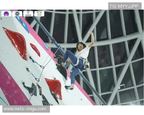 成都攀岩队团队协作能力大幅提升再创佳绩引领攀岩新风潮